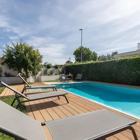 Con Piscina E Giardino A - Apulia