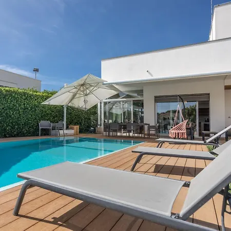 Con Piscina E Giardino A - Apulia Lecce
