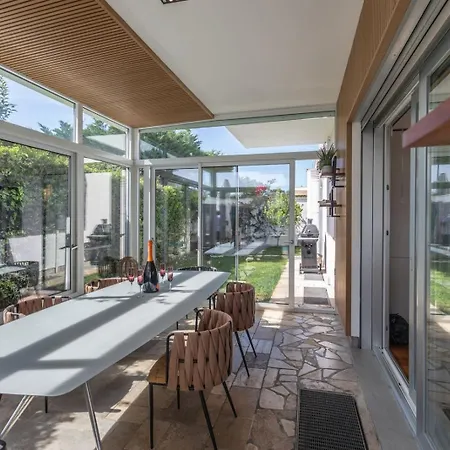 Villa Con Piscina E Giardino A - Apulia