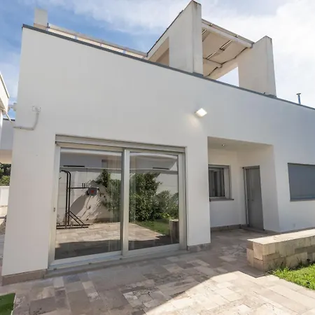 Con Piscina E Giardino A - Apulia 别墅 *