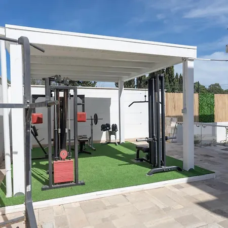 Con Piscina E Giardino A - Apulia * Lecce