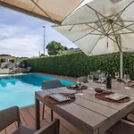 Con Piscina E Giardino A - Apulia *