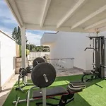 Con Piscina E Giardino A - Apulia