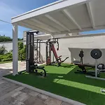 Con Piscina E Giardino A - Apulia *