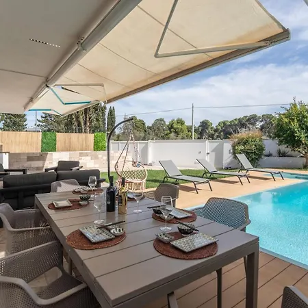 Con Piscina E Giardino A - Apulia Lecce