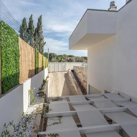 Con Piscina E Giardino A - Apulia